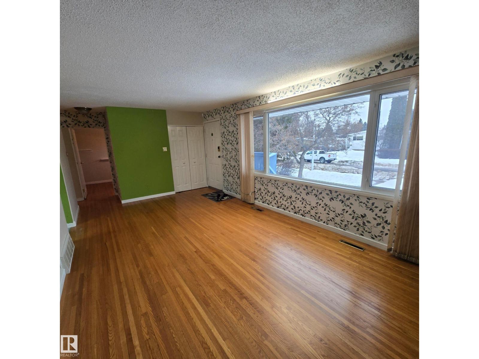 10966 158 St Nw, Edmonton, Alberta  T5P 2R9 - Photo 2 - E4470114