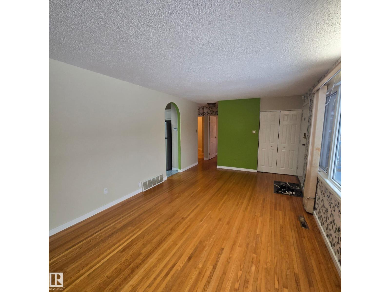 10966 158 St Nw, Edmonton, Alberta  T5P 2R9 - Photo 3 - E4470114