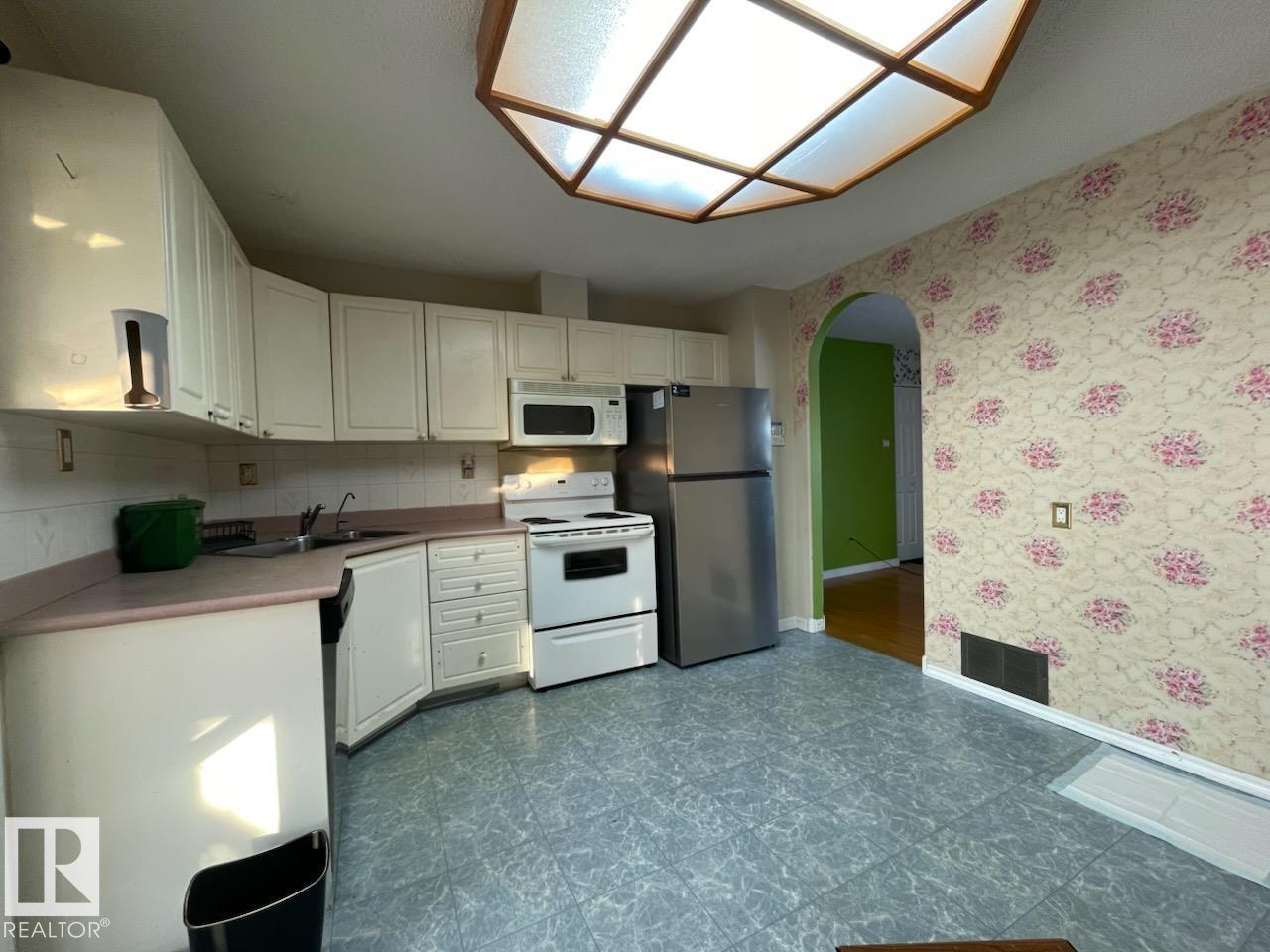 10966 158 St Nw, Edmonton, Alberta  T5P 2R9 - Photo 13 - E4470114