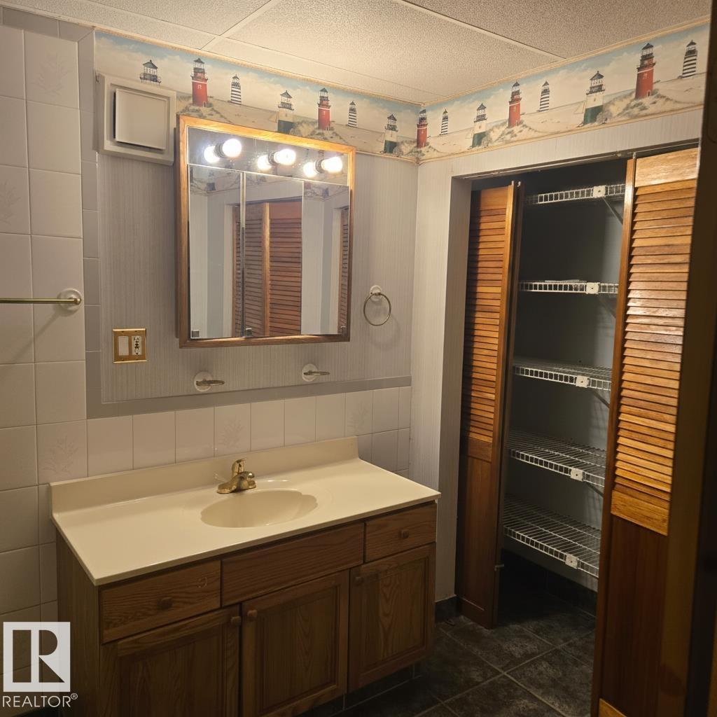 10966 158 St Nw, Edmonton, Alberta  T5P 2R9 - Photo 26 - E4470114