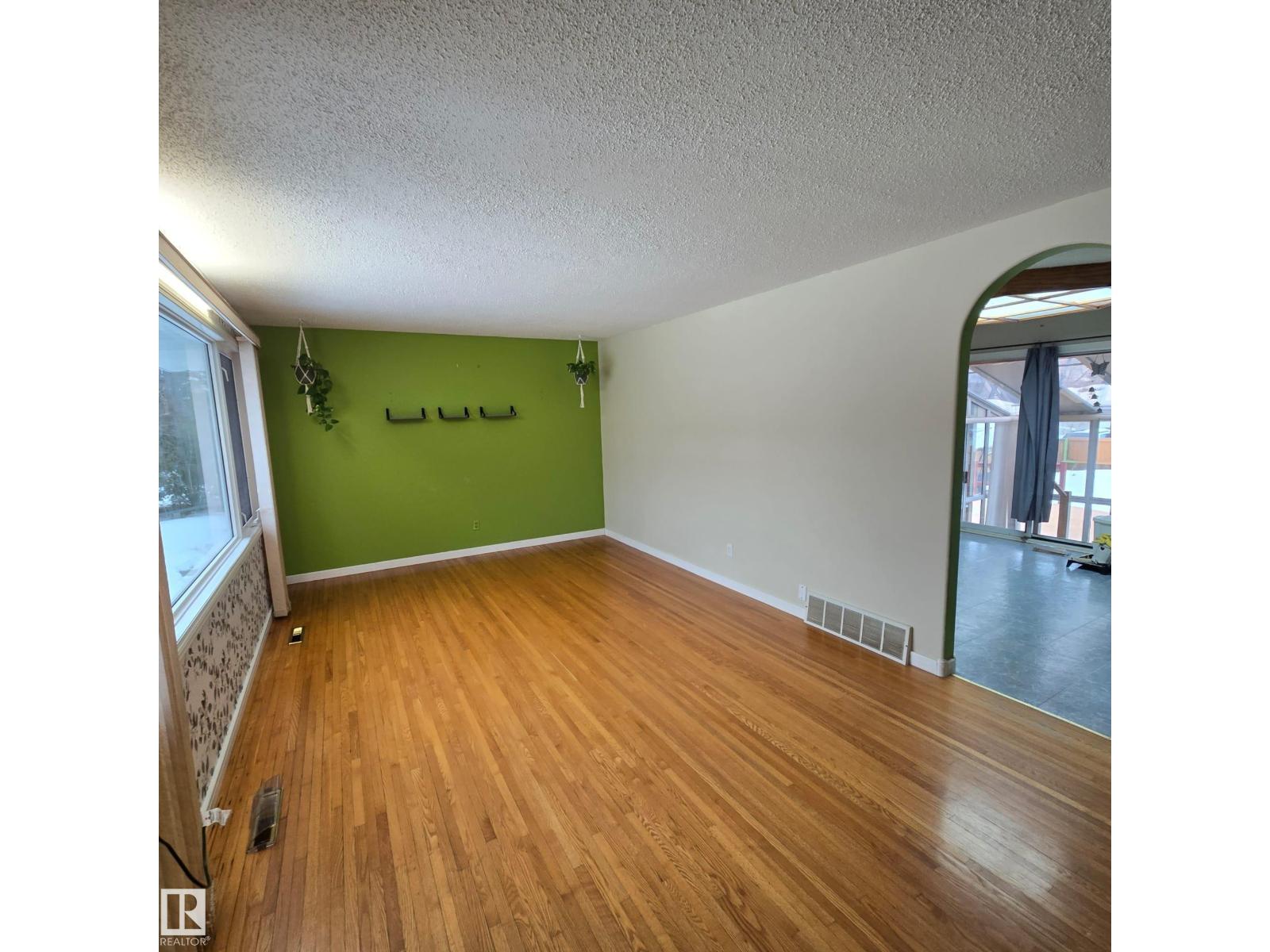 10966 158 St Nw, Edmonton, Alberta  T5P 2R9 - Photo 4 - E4470114