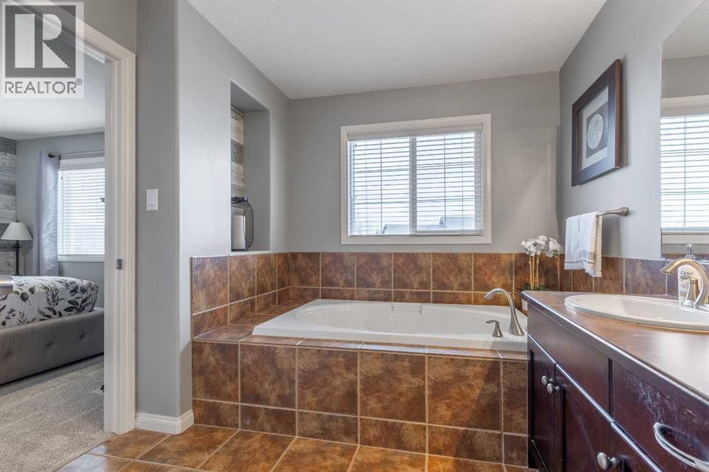 420 Silkstone Crescent W, Lethbridge, Alberta  T1J 2G3 - Photo 19 - A2280765