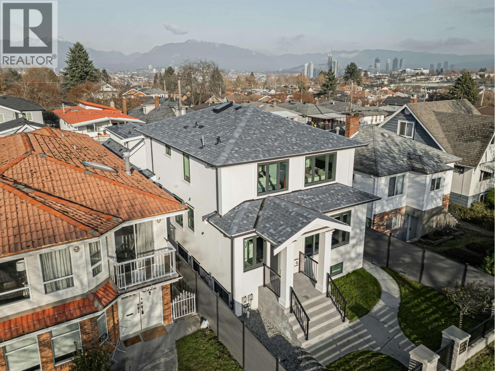 Listing Picture 37 of 37 : 2931 E 28TH AVENUE, Vancouver / 溫哥華 - 魯藝地產 Yvonne Lu Group - MLS Medallion Club Member