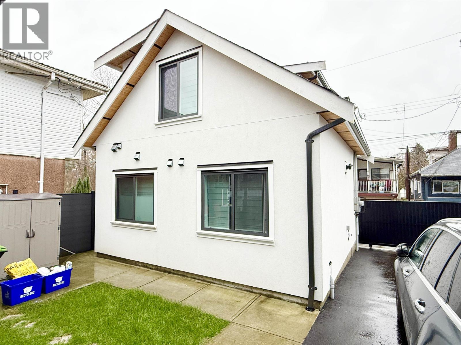 Listing Picture 31 of 37 : 2931 E 28TH AVENUE, Vancouver / 溫哥華 - 魯藝地產 Yvonne Lu Group - MLS Medallion Club Member