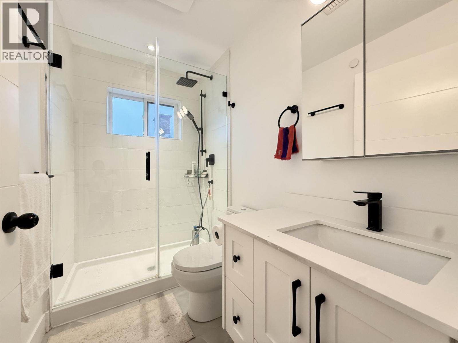 Listing Picture 13 of 37 : 2931 E 28TH AVENUE, Vancouver / 溫哥華 - 魯藝地產 Yvonne Lu Group - MLS Medallion Club Member