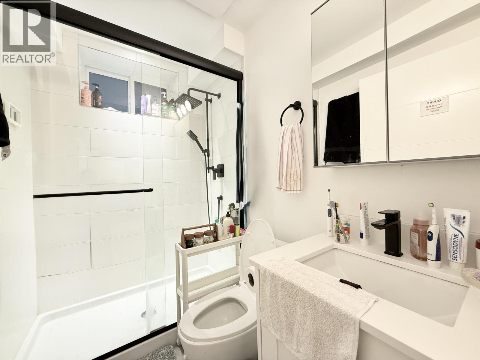 Listing Picture 20 of 37 : 2931 E 28TH AVENUE, Vancouver / 溫哥華 - 魯藝地產 Yvonne Lu Group - MLS Medallion Club Member