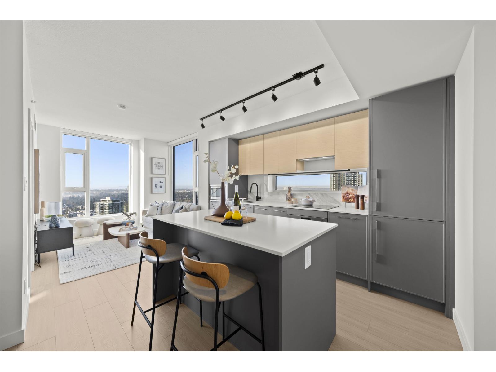 3303 13745 George Junction, Surrey, British Columbia  V3T 4Y3 - Photo 1 - R3086097