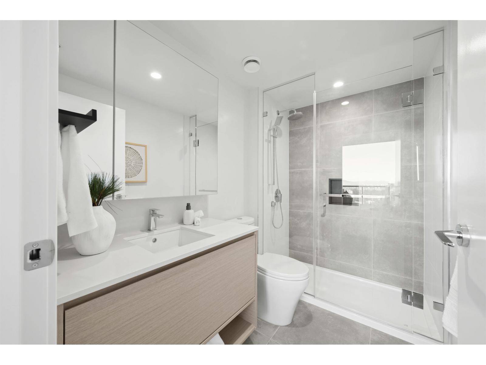 3303 13745 George Junction, Surrey, British Columbia  V3T 4Y3 - Photo 17 - R3086097