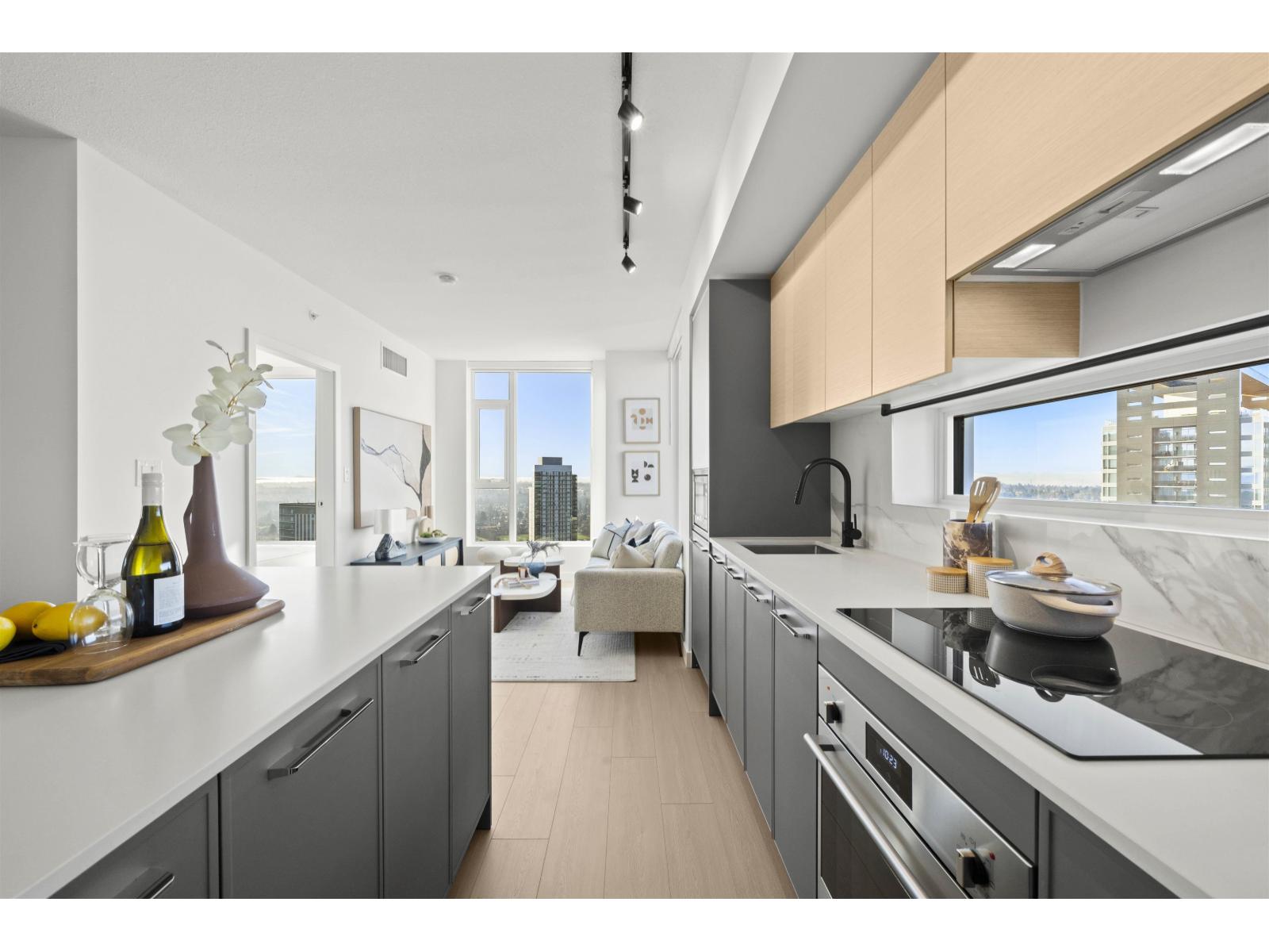 3303 13745 George Junction, Surrey, British Columbia  V3T 4Y3 - Photo 2 - R3086097