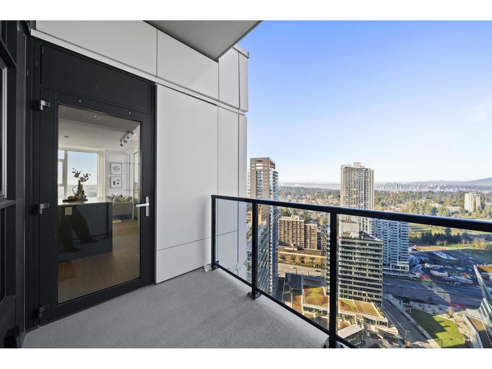 3303 13745 George Junction, Surrey, British Columbia  V3T 4Y3 - Photo 4 - R3086097