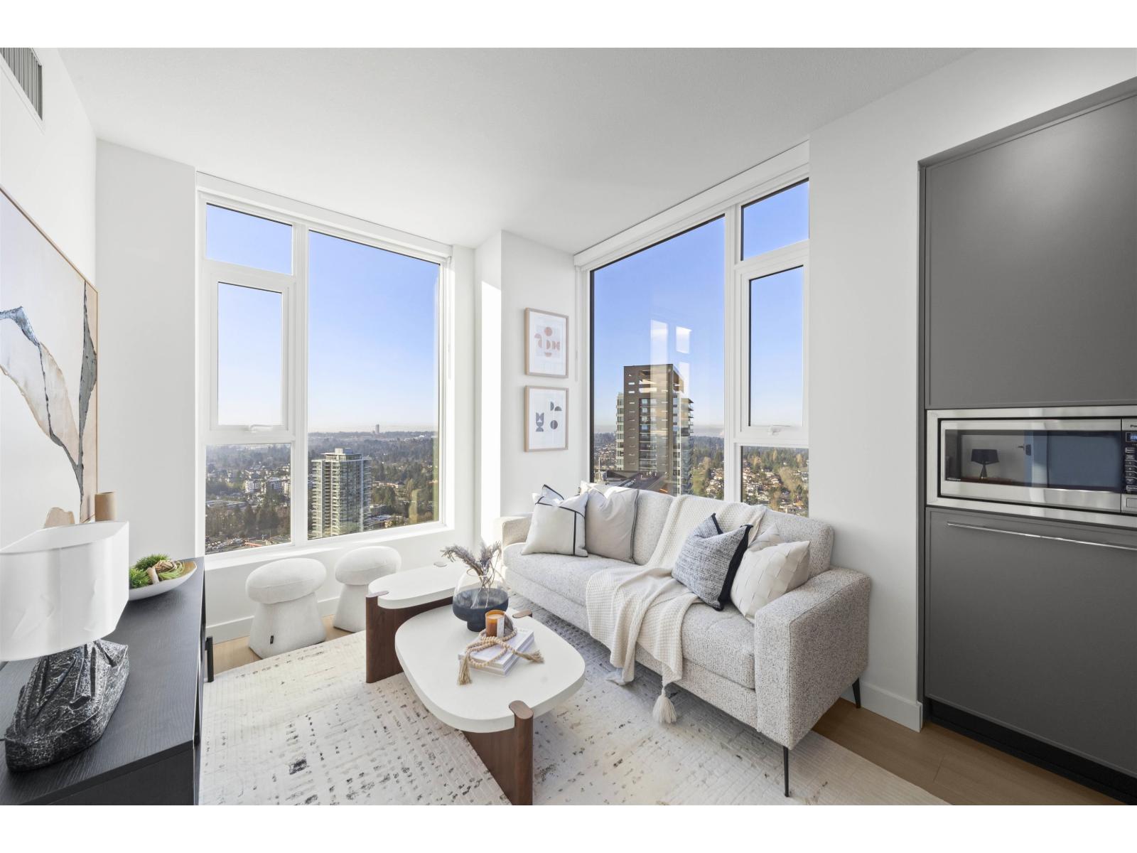 3103 13745 George Junction, Surrey, British Columbia  V3T 4Y3 - Photo 1 - R3086103