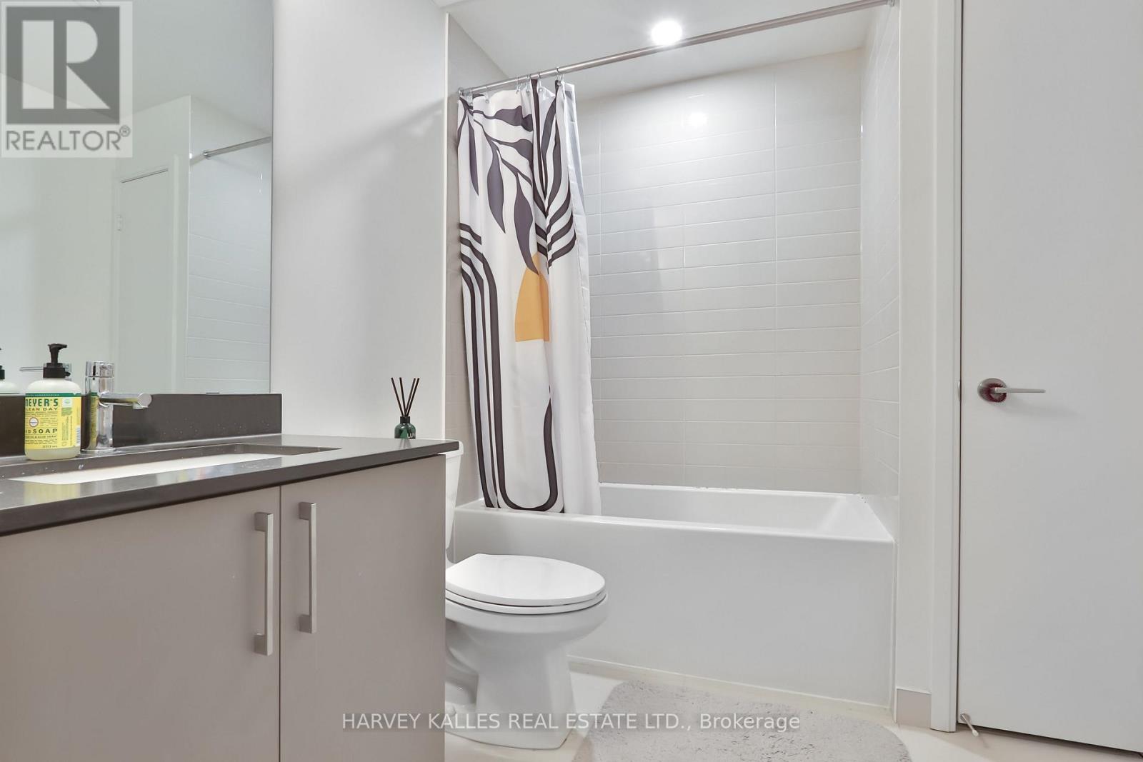 1511w - 27 Bathurst Street, Toronto, Ontario  M5V 2P1 - Photo 2 - C12754274