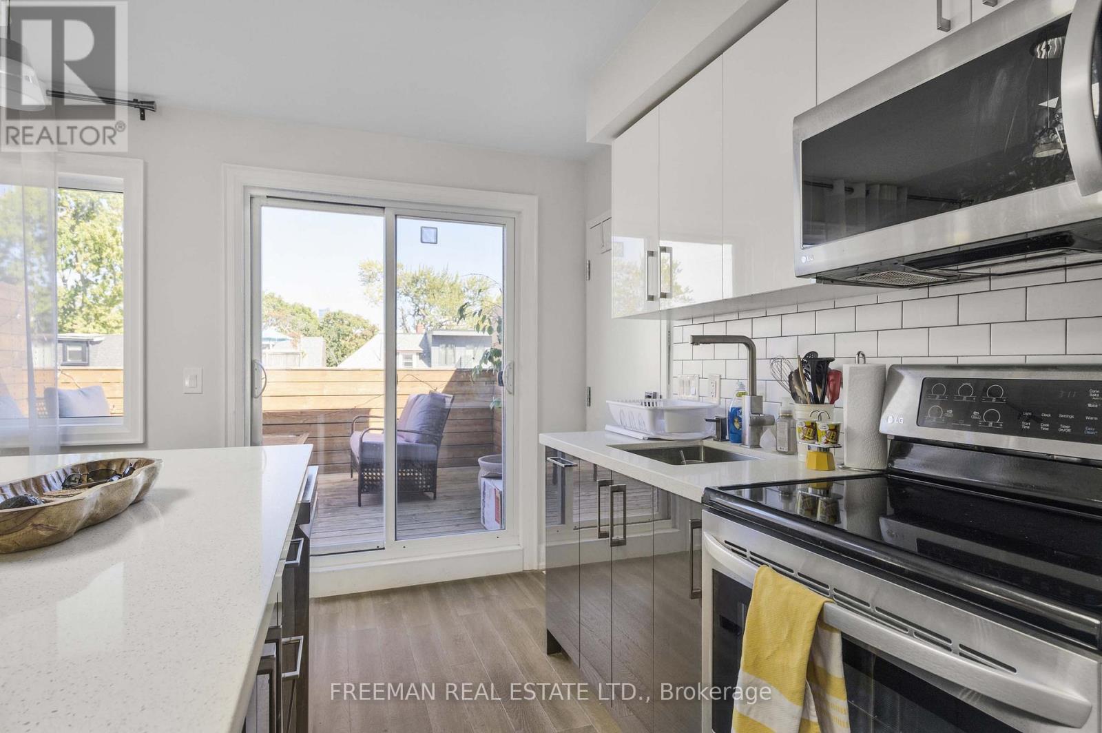 49 Beatrice Street, Toronto, Ontario  M6J 2T2 - Photo 7 - C12754290