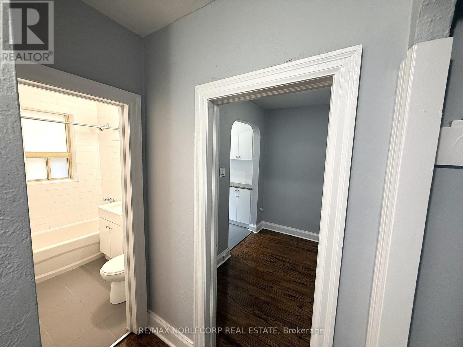 1 - 1377 Bayview Avenue, Toronto, Ontario  M4G 3A5 - Photo 2 - C12754392