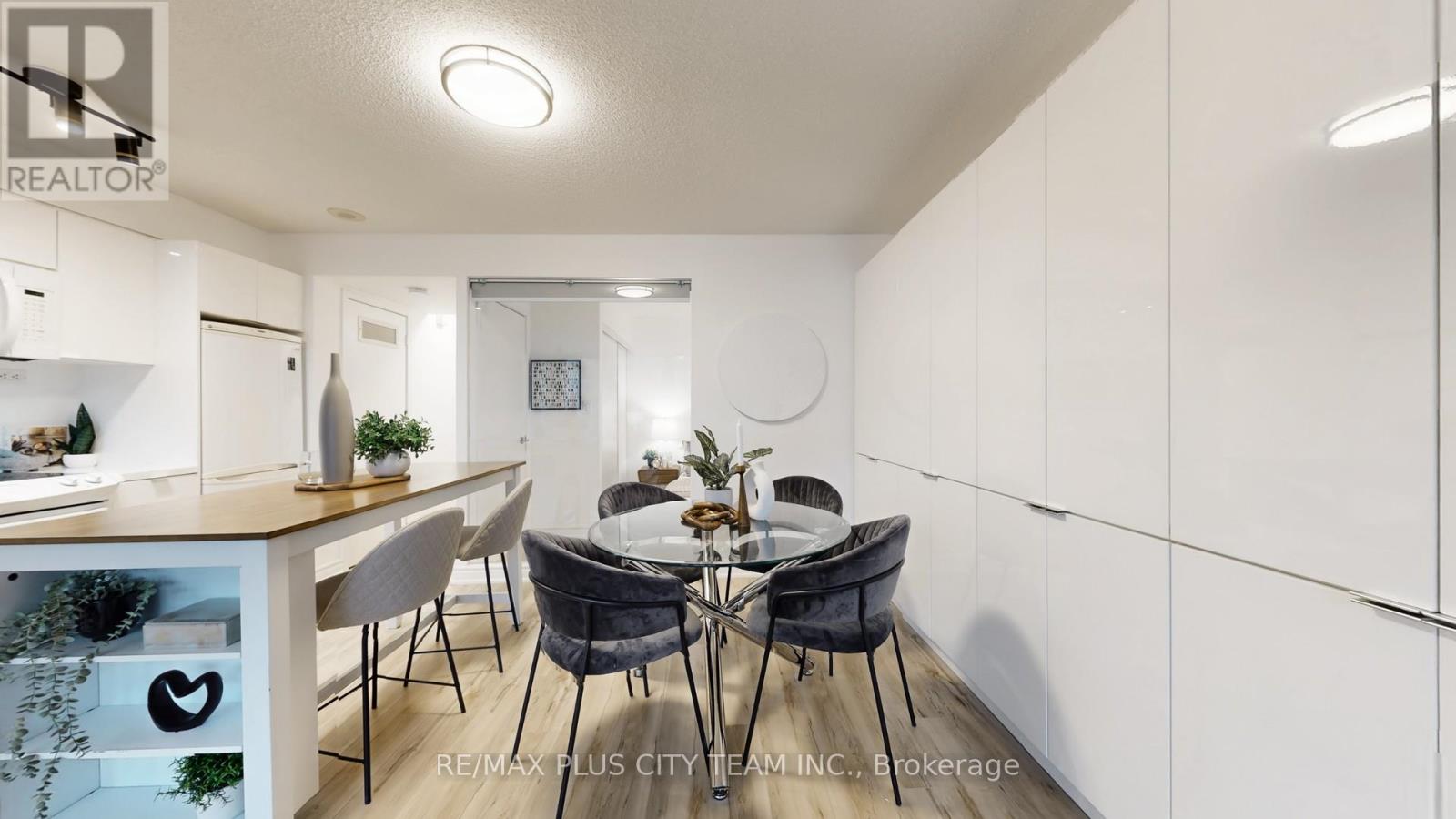 830 - 10 Capreol Court, Toronto (Waterfront Communities), Ontario  M5V 4B3 - Photo 12 - C12754472