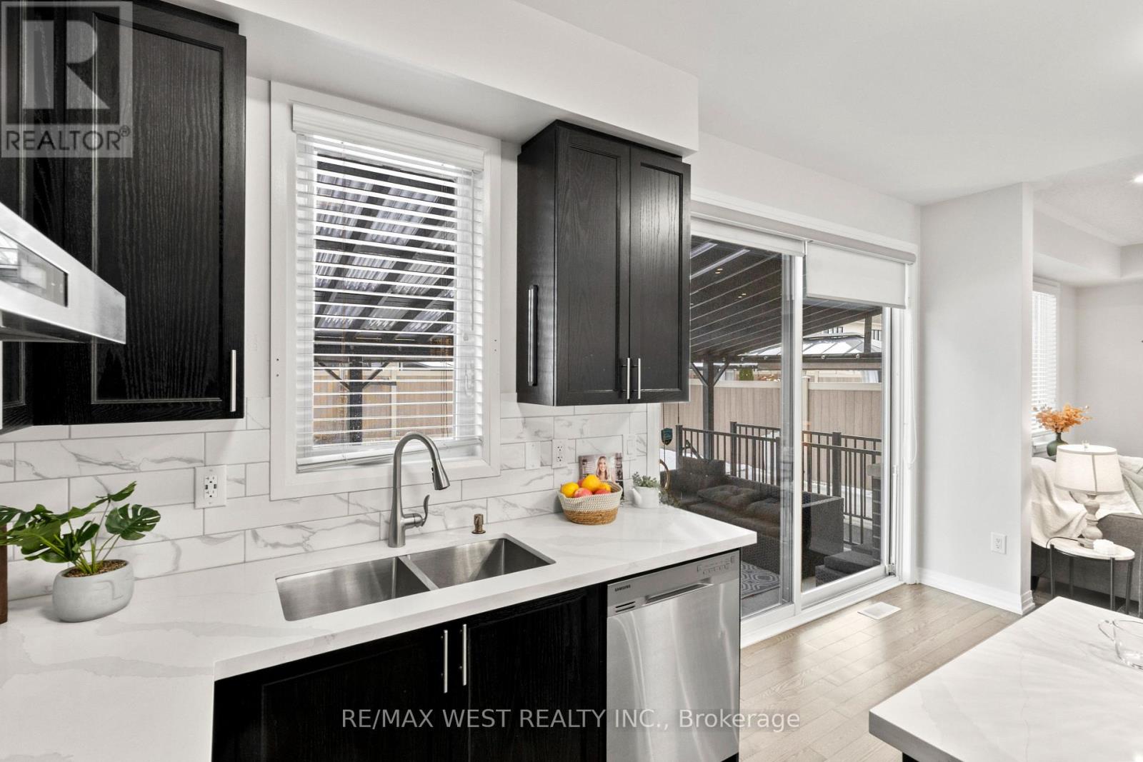 145 East Shore Drive, Clarington, Ontario  L1C 1Z8 - Photo 12 - E12754308