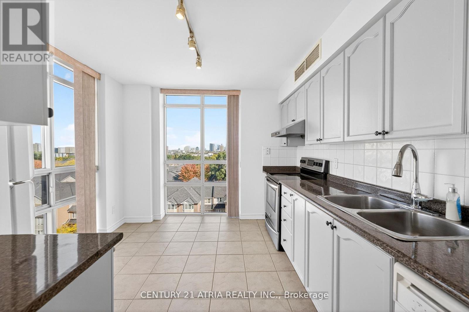 716 - 8 MONDEO DRIVE, toronto (dorset park), Ontario