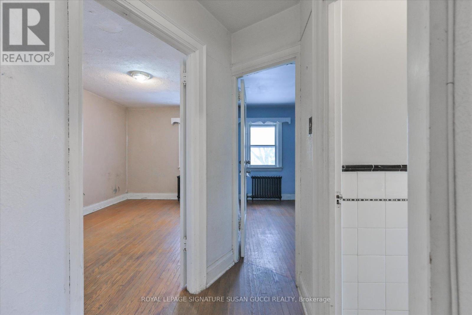 218 Floyd Avenue, Toronto, Ontario  M4J 2J1 - Photo 11 - E12754474