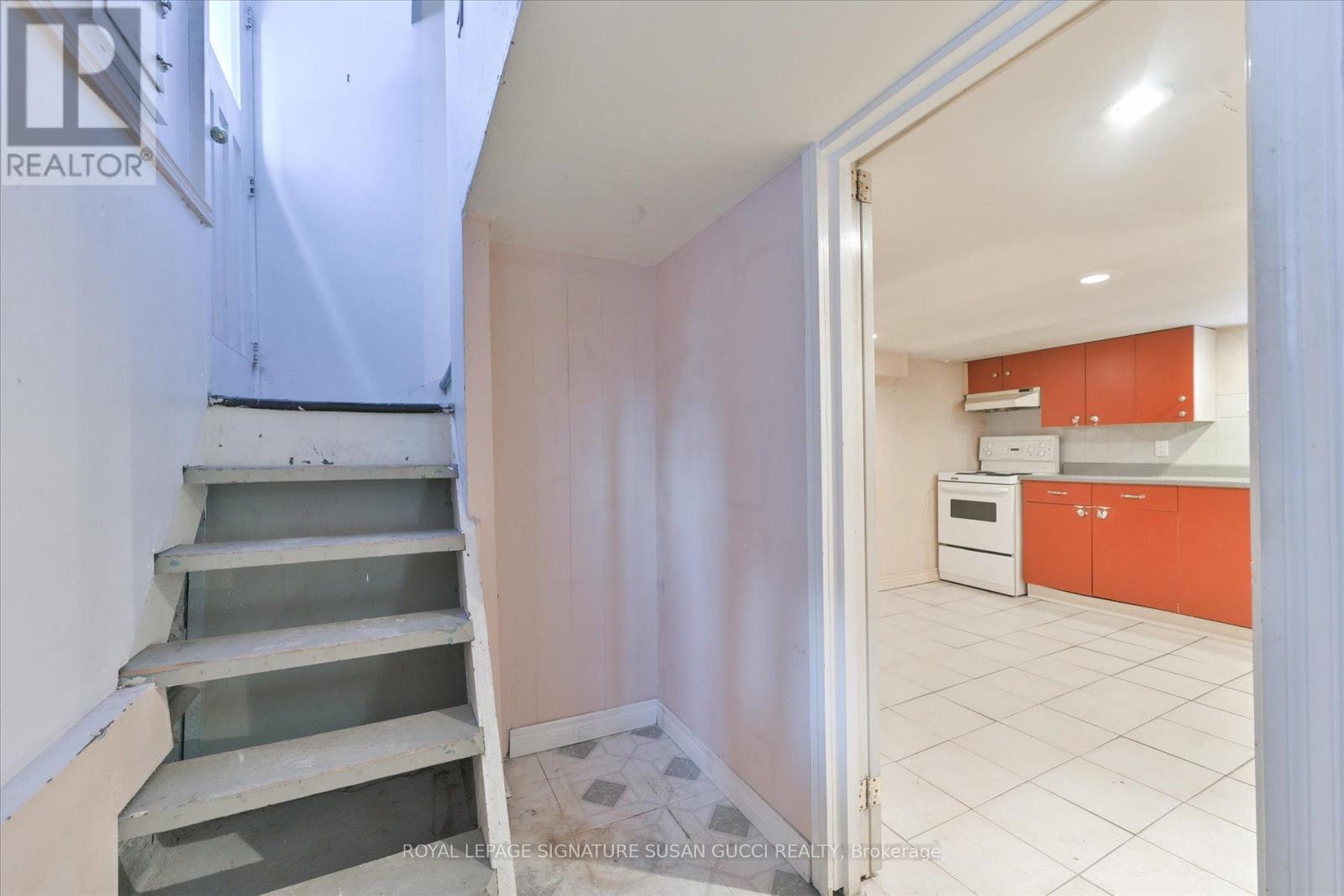 218 Floyd Avenue, Toronto, Ontario  M4J 2J1 - Photo 16 - E12754474