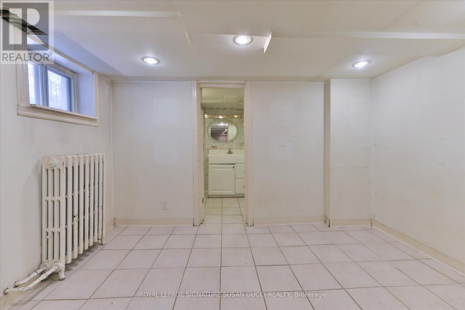 218 Floyd Avenue, Toronto, Ontario  M4J 2J1 - Photo 19 - E12754474