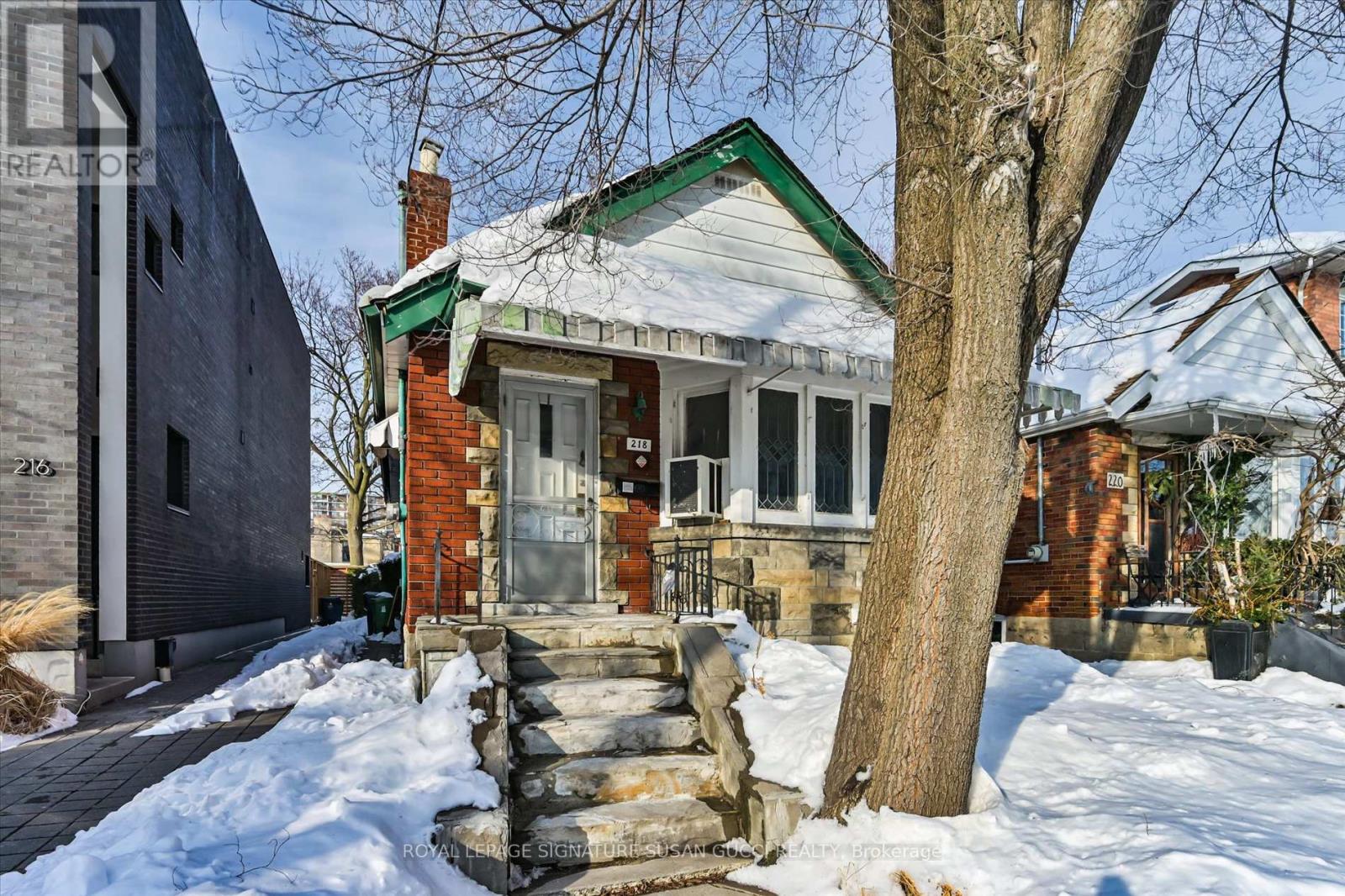 218 Floyd Avenue, Toronto, Ontario  M4J 2J1 - Photo 3 - E12754474