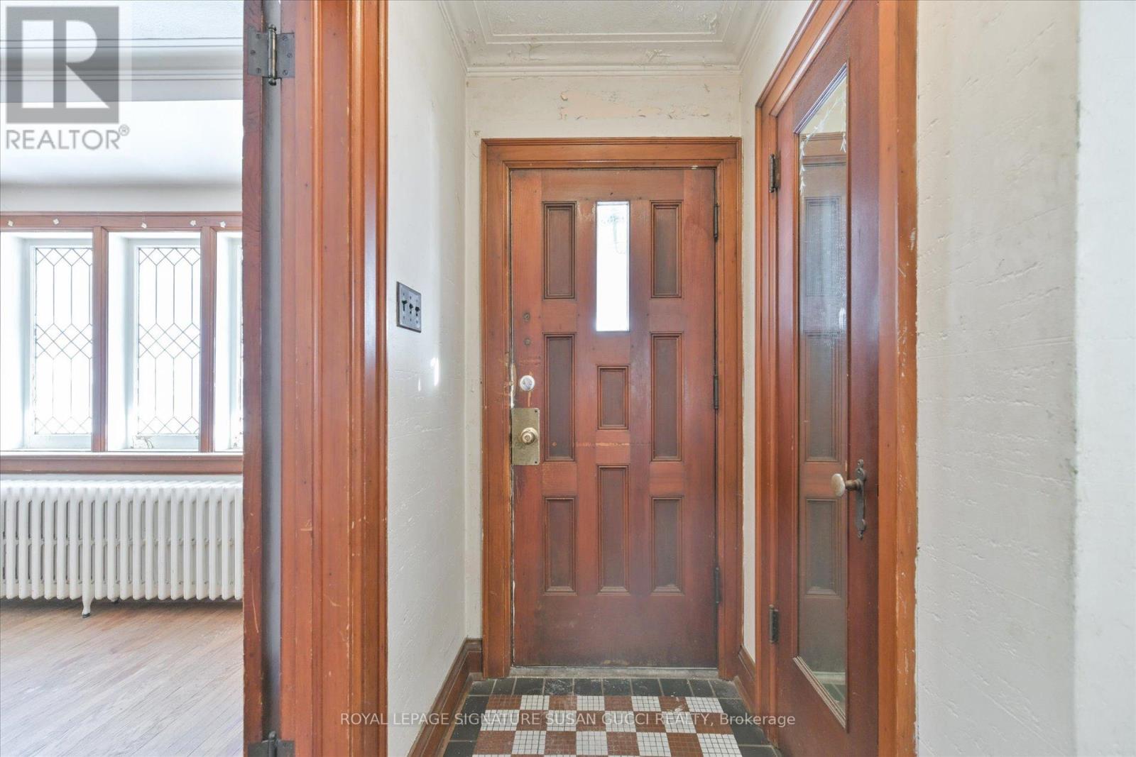 218 Floyd Avenue, Toronto, Ontario  M4J 2J1 - Photo 4 - E12754474