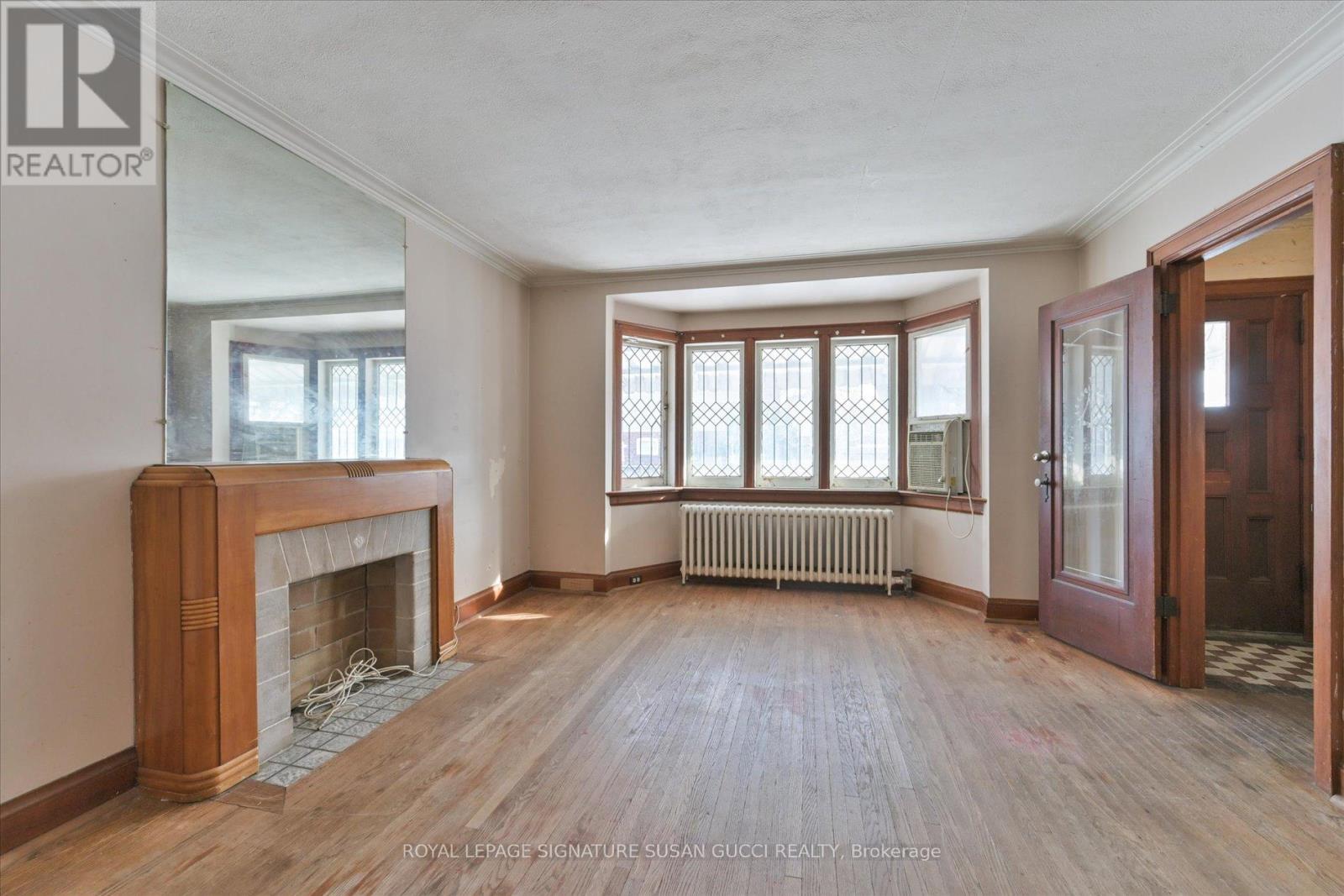 218 Floyd Avenue, Toronto, Ontario  M4J 2J1 - Photo 6 - E12754474