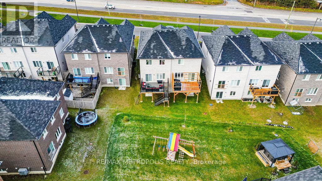 22 Haskins Crescent, Georgina, Ontario  L4P 0H4 - Photo 8 - N12753896