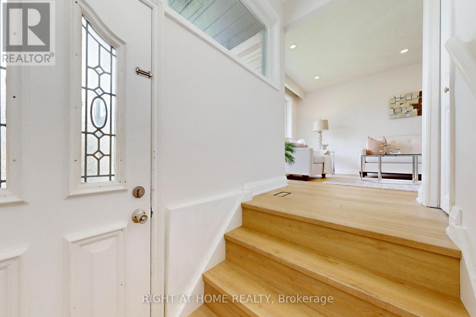 Upper - 78 Longford Drive, Newmarket (Bristol-London), Ontario  L3Y 2Y4 - Photo 2 - N12754230