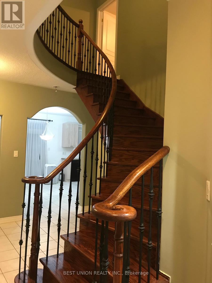 24 Heathfield Avenue, Markham, Ontario  L6C 3B9 - Photo 11 - N12754236