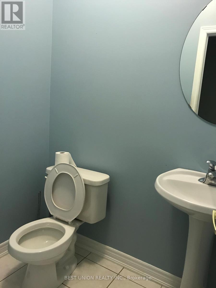 24 Heathfield Avenue, Markham, Ontario  L6C 3B9 - Photo 4 - N12754236