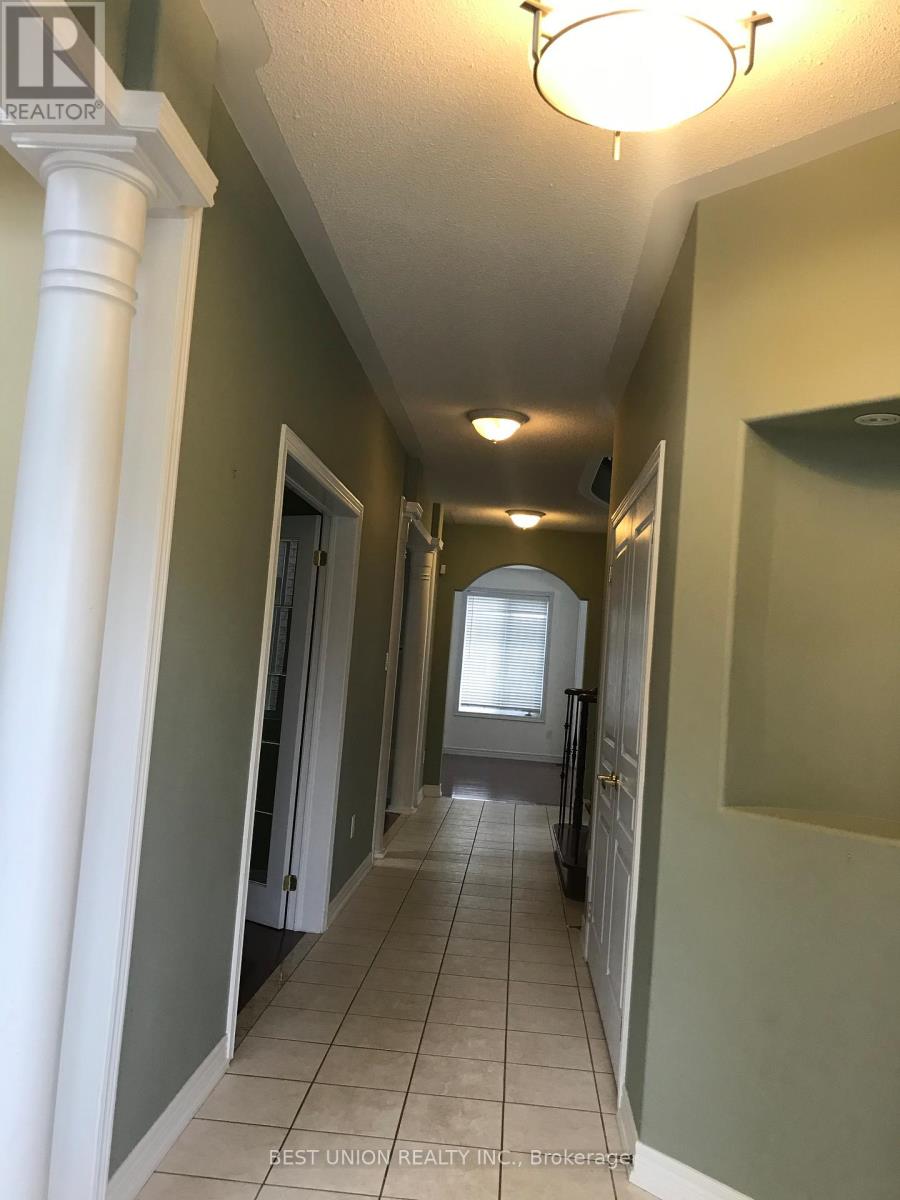 24 Heathfield Avenue, Markham, Ontario  L6C 3B9 - Photo 5 - N12754236