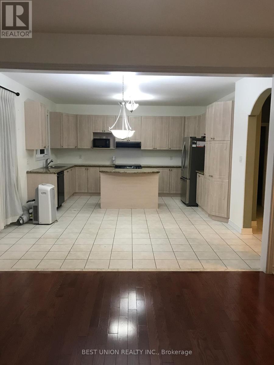 24 Heathfield Avenue, Markham, Ontario  L6C 3B9 - Photo 7 - N12754236