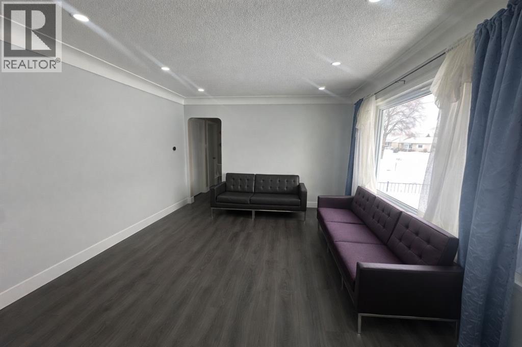 66 Tweedsmuir Avenue, Sarnia, Ontario  N7S 2S1 - Photo 3 - 26002507