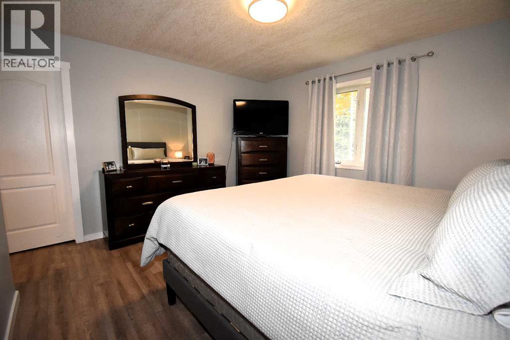 309 Eaton Drive, Hinton, Alberta  T7V 1Y5 - Photo 17 - A2263626
