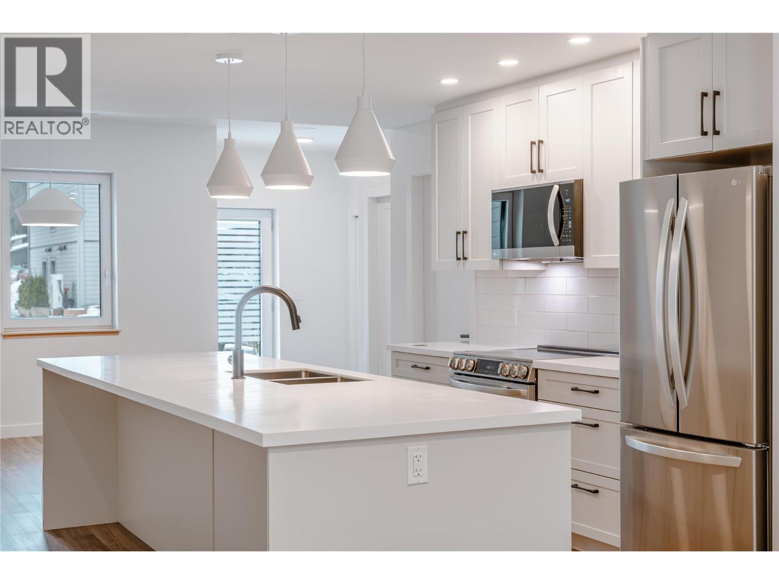 1039 Keystone Crescent, Revelstoke, British Columbia  V0E 2S3 - Photo 6 - 10372873