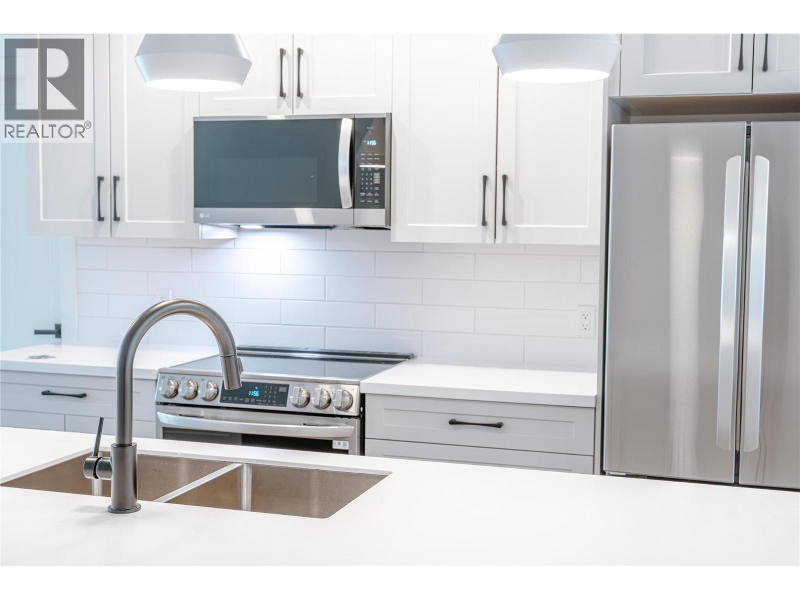 1039 Keystone Crescent, Revelstoke, British Columbia  V0E 2S3 - Photo 5 - 10372873