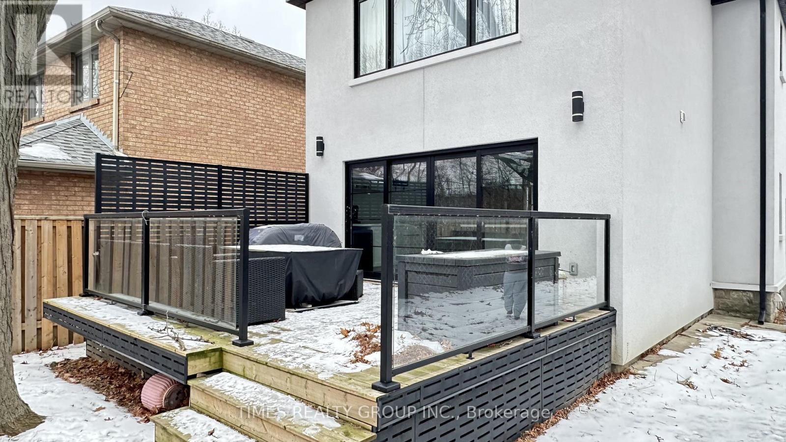 10 Dominion Road, Toronto, Ontario  M8W 1J1 - Photo 3 - W12754224