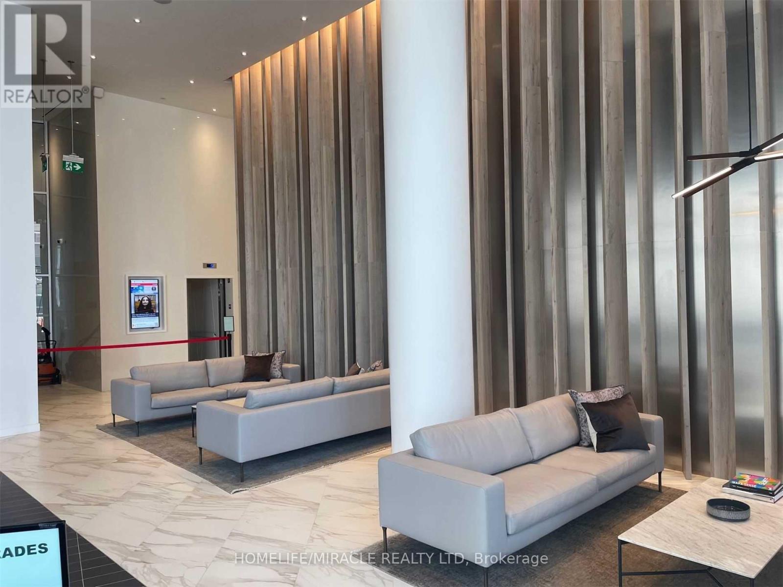 523 - 3900 Confederation Parkway, Mississauga, Ontario  L5B 0M3 - Photo 2 - W12754228