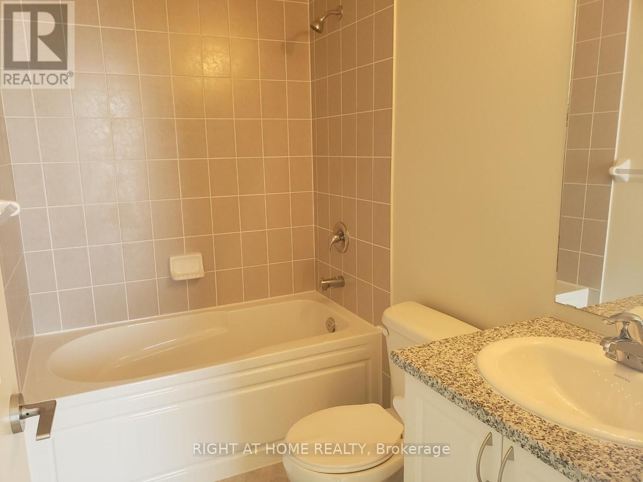 816 - 349 Rathburn Road W, Mississauga, Ontario  L5B 0G9 - Photo 5 - W12754238