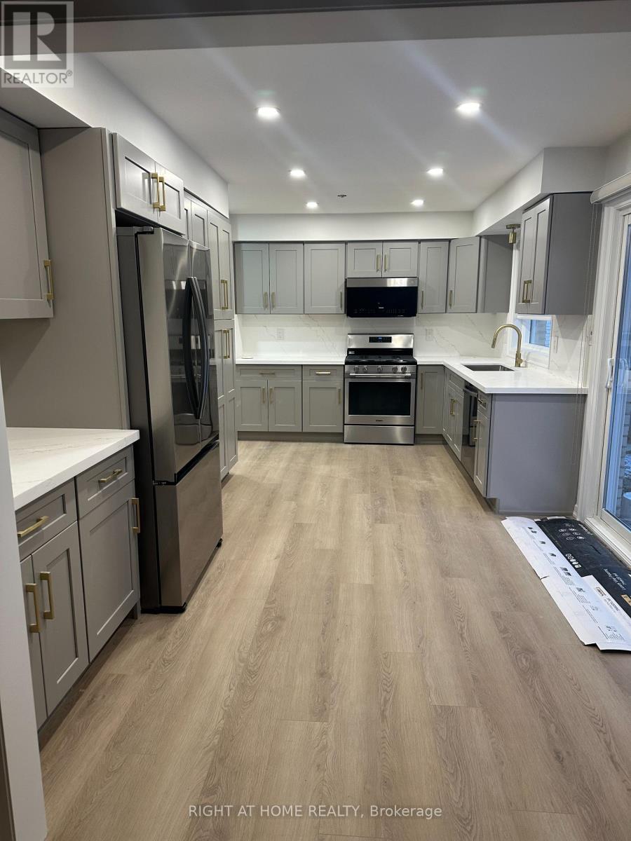 2044 Obeck Crescent, Mississauga, Ontario  L5H 3L7 - Photo 3 - W12754280