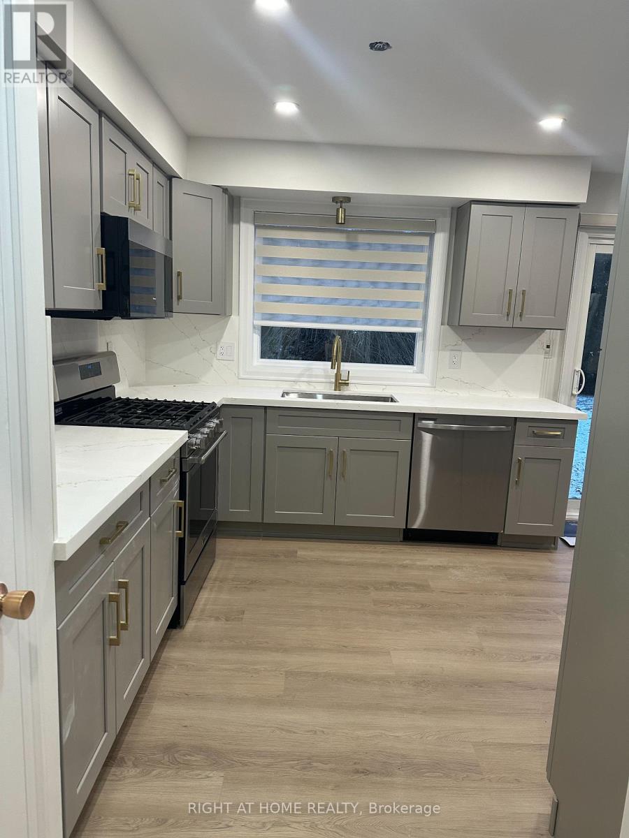 2044 Obeck Crescent, Mississauga, Ontario  L5H 3L7 - Photo 4 - W12754280