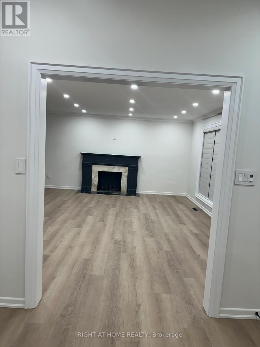 2044 Obeck Crescent, Mississauga, Ontario  L5H 3L7 - Photo 5 - W12754280