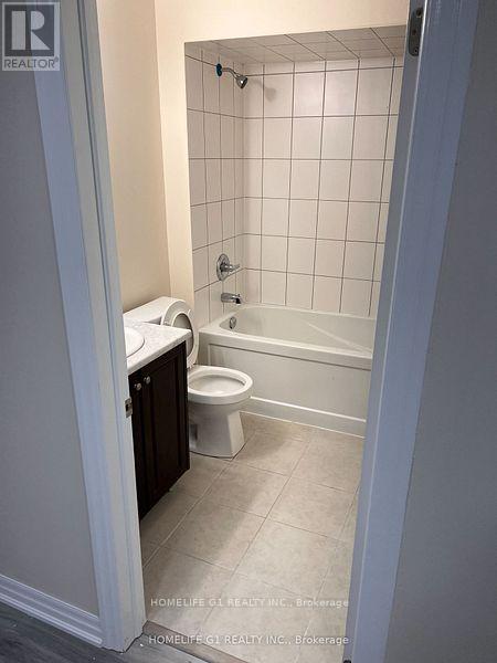 3411 Millicent Avenue, Oakville, Ontario  L6H 0Z3 - Photo 4 - W12754334