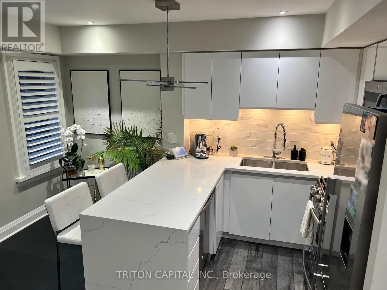 99 - 9 Windermere Avenue, Toronto, Ontario  M6S 5A4 - Photo 3 - W12754356