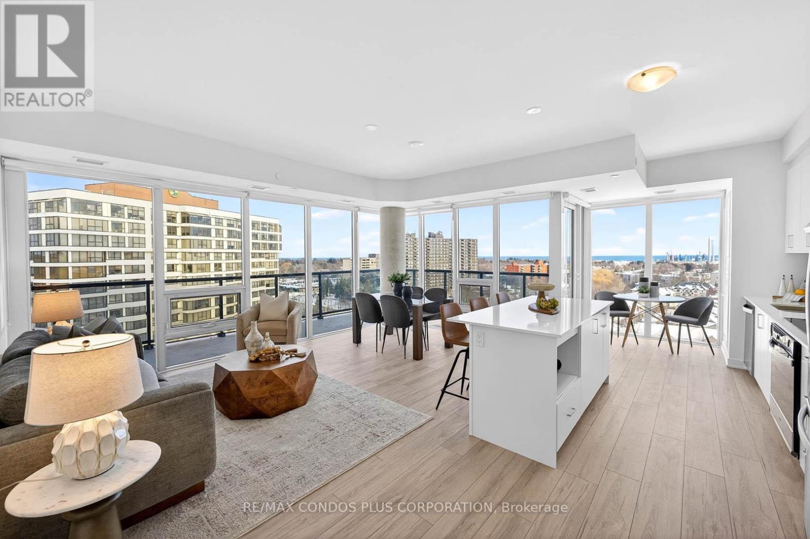 1104 - 1035 Southdown Road, Mississauga, Ontario  L5J 0A3 - Photo 2 - W12754418