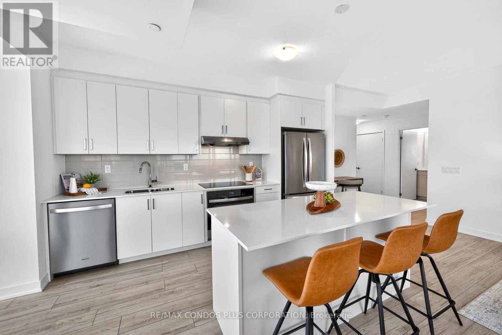 1104 - 1035 Southdown Road, Mississauga, Ontario  L5J 0A3 - Photo 5 - W12754418