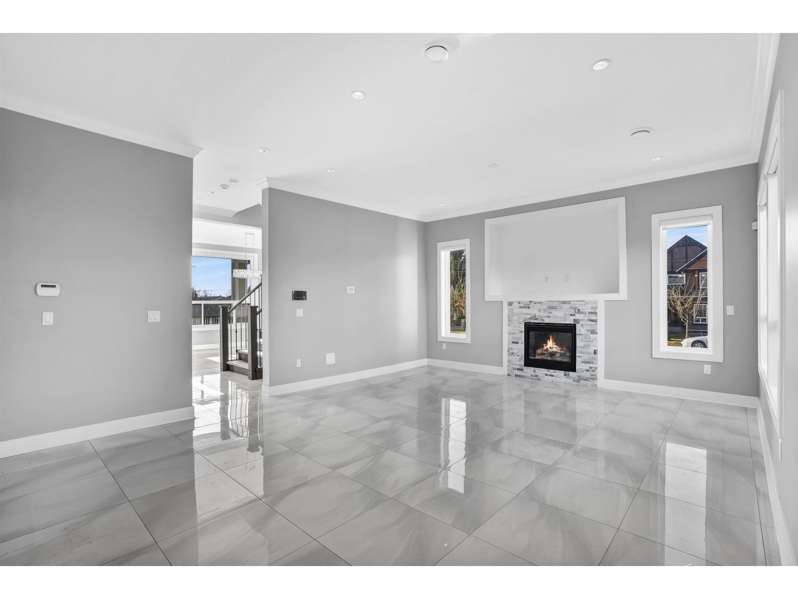 18407 59a Avenue, Surrey, British Columbia  V3S 5S7 - Photo 4 - R3086094