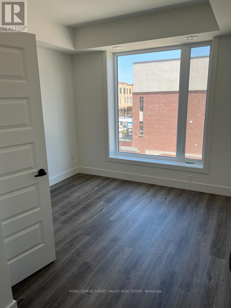 303 - 103 Roger Street N, Waterloo, Ontario  N2J 0G1 - Photo 4 - X12754244