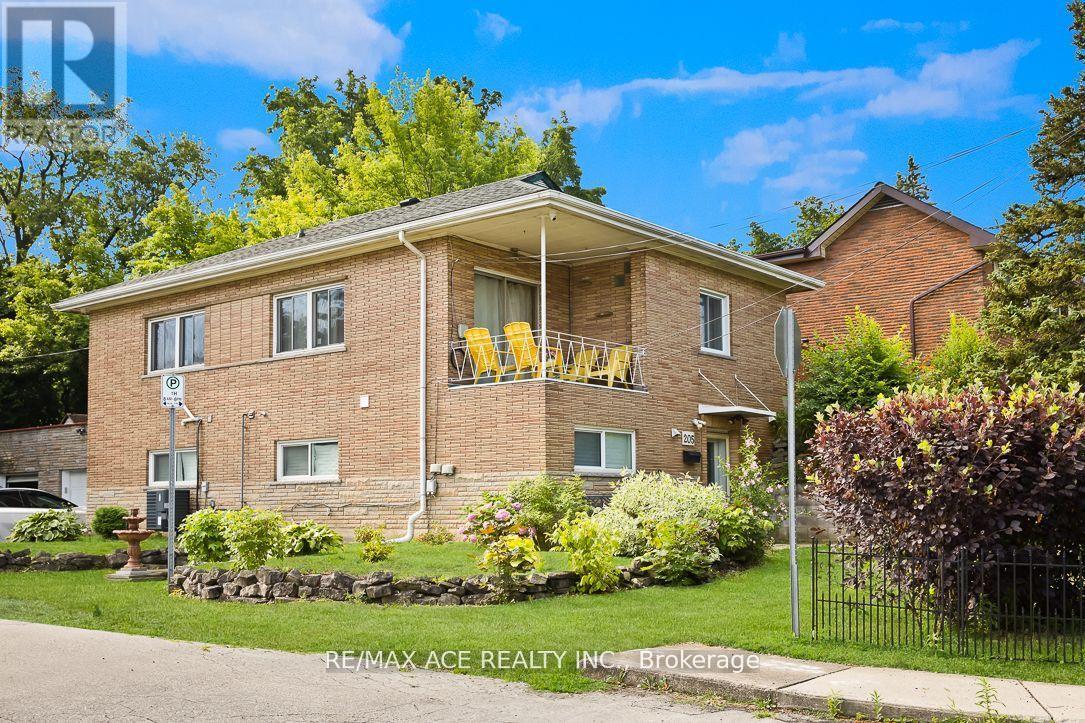 205 Emerson Street, Hamilton, Ontario  L8S 2Y3 - Photo 3 - X12754270